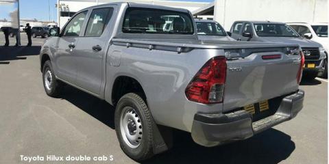 Toyota Hilux 2.4GD-6 double cab 4x4 SR - Image credit: © 2022 duoporta. Generic Image shown.