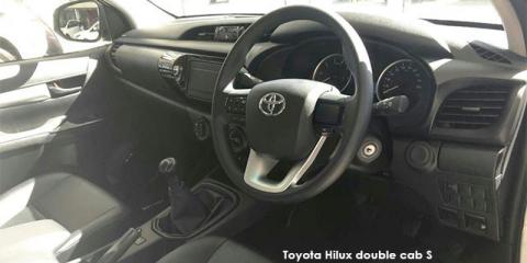 Toyota Hilux 2.4GD-6 double cab 4x4 SR - Image credit: © 2022 duoporta. Generic Image shown.