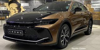 Toyota Crown - Image credit: © 2025 duoporta. Generic Image shown.