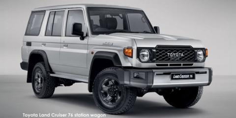 Toyota Land Cruiser 76 4.5D-4D V8 station wagon LX - Image credit: © 2024 duoporta. Generic Image shown.
