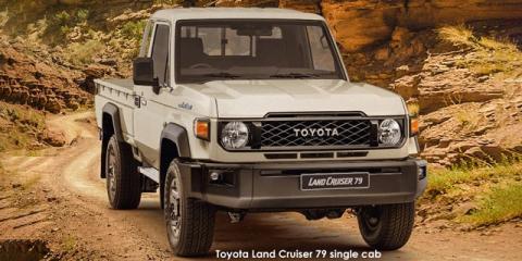 Toyota Land Cruiser 79 2.8GD-6 single cab manual - Image credit: &copy; 2026 duoporta. Generic Image shown.