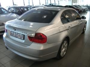 BMW 330i automatic - Image 4
