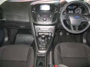 Ford Focus sedan 1.0T Ambiente - Image 10