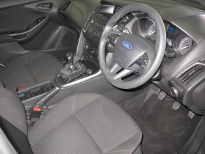 Ford Focus sedan 1.0T Ambiente - Image 6