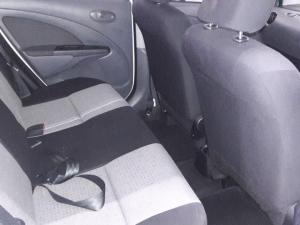 Toyota Etios hatch 1.5 Xs - Image 12