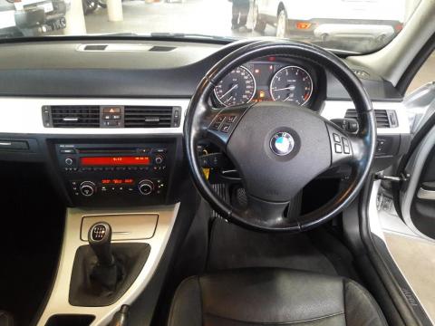 Image BMW 3 Series 320i