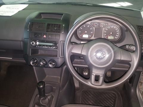 Image Volkswagen Polo Vivo 5-door 1.6 Trendline