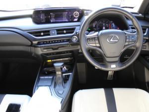 Lexus UX 200 F-Sport - Image 5