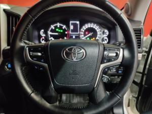Toyota Land Cruiser 200 4.5D-4D V8 VX-R - Image 20