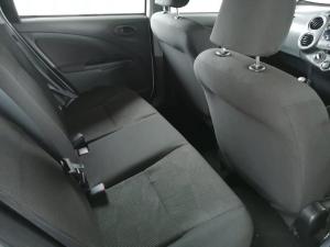 Toyota Etios hatch 1.5 Xs - Image 5