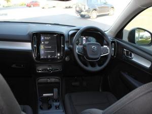 Volvo XC40 D4 Momentum AWD Geartronic - Image 2