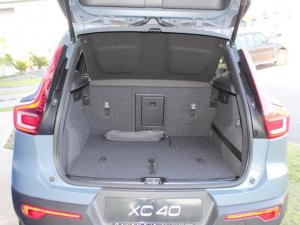 Volvo XC40 D4 Momentum AWD Geartronic - Image 3