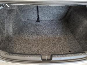 Volkswagen Polo sedan 1.6 Comfortline - Image 20