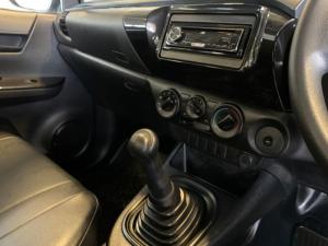 Toyota Hilux 2.0 S (aircon) - Image 13