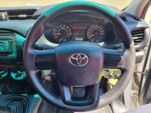 Toyota Hilux 2.0 - Image 9