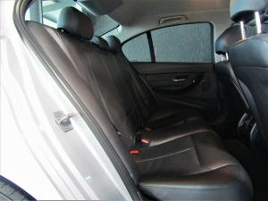 BMW 320i automatic - Image 9