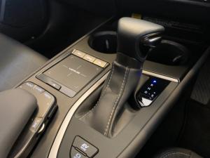 Lexus UX 250h SE - Image 10
