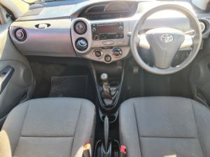 Toyota Etios hatch 1.5 Xi - Image 7