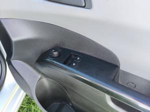 Chevrolet Sonic hatch 1.4 LS - Image 11