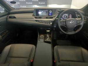 Lexus ES 300h EX - Image 5
