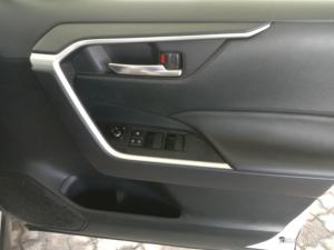 Toyota RAV4 2.0 GX auto - Image 16