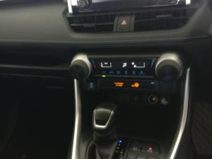 Toyota RAV4 2.0 GX auto - Image 19