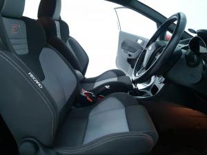 Ford Fiesta ST 1.6 Ecoboost Gdti - Image 12