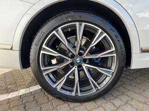 BMW X7 M50d - Image 9