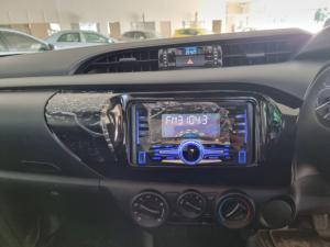 Toyota Hilux 2.0 S (aircon) - Image 11