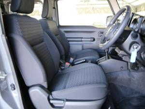 Suzuki Jimny 1.5 GLX automatic - Image 6