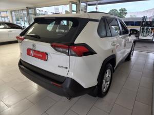 Toyota RAV4 2.0 GX - Image 13