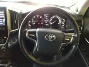 Toyota Land Cruiser 200 4.5D-4D V8 VX-R - Image 6