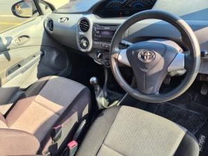 Toyota Etios sedan 1.5 Xs - Image 8