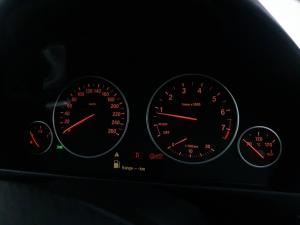 BMW 320i automatic - Image 8