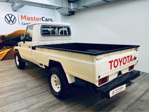 Toyota Land Cruiser 70 series 4.5 - Image 2