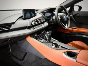 BMW i8 eDrive Roadster - Image 10