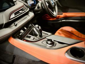 BMW i8 eDrive Roadster - Image 11