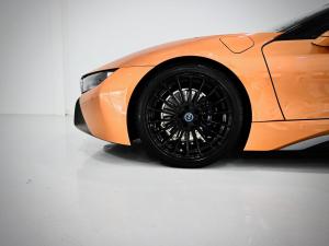 BMW i8 eDrive Roadster - Image 7