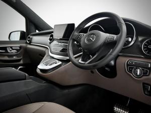 Mercedes-Benz V-Class V300d Exclusive - Image 11