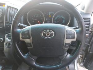 Toyota Land Cruiser 200 4.5D-4D VX - Image 17