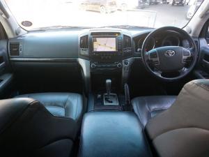Toyota Land Cruiser 200 4.5D-4D VX - Image 9