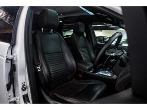 Land Rover Discovery Sport P300e R-Dynamic HSE - Image 8