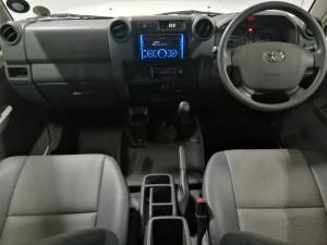 Toyota Land Cruiser 79 Land Cruiser 79 4.0 V6 - Image 9
