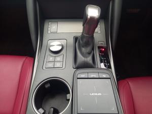 Lexus IS 300h EX - Image 19