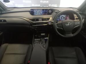 Lexus UX 250h SE - Image 19