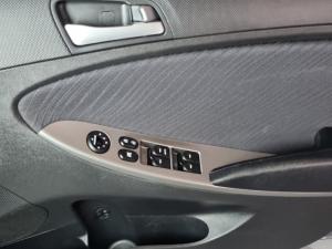 Hyundai Accent hatch 1.6 Fluid auto - Image 10
