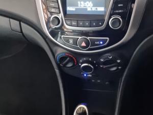 Hyundai Accent hatch 1.6 Fluid auto - Image 9