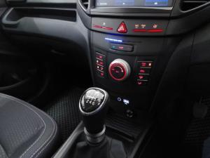 Mahindra XUV300 1.2T W4 SE - Image 11