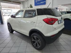 Mahindra XUV300 1.2T W4 SE - Image 3