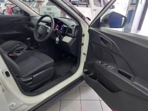 Mahindra XUV300 1.2T W4 SE - Image 8